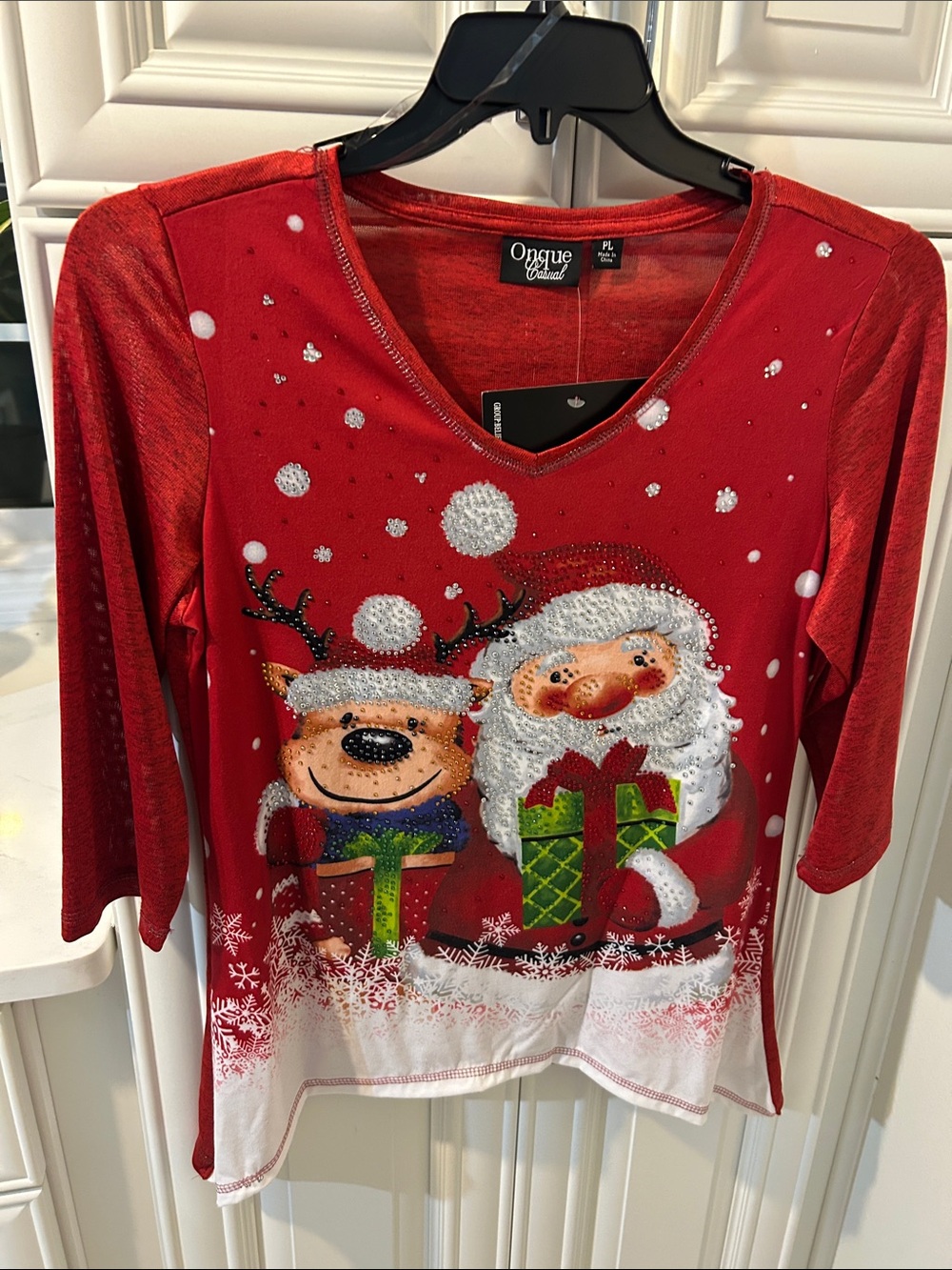 Onque Casuals Red Women's Long-Sleeve Holiday Santa & Reindeer Tee